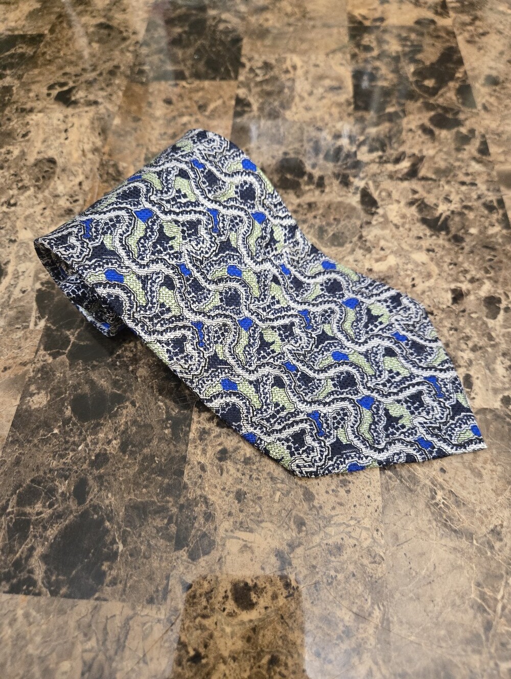 Format Silk Tie - Abstact Paisley-Esque Patterned Tie